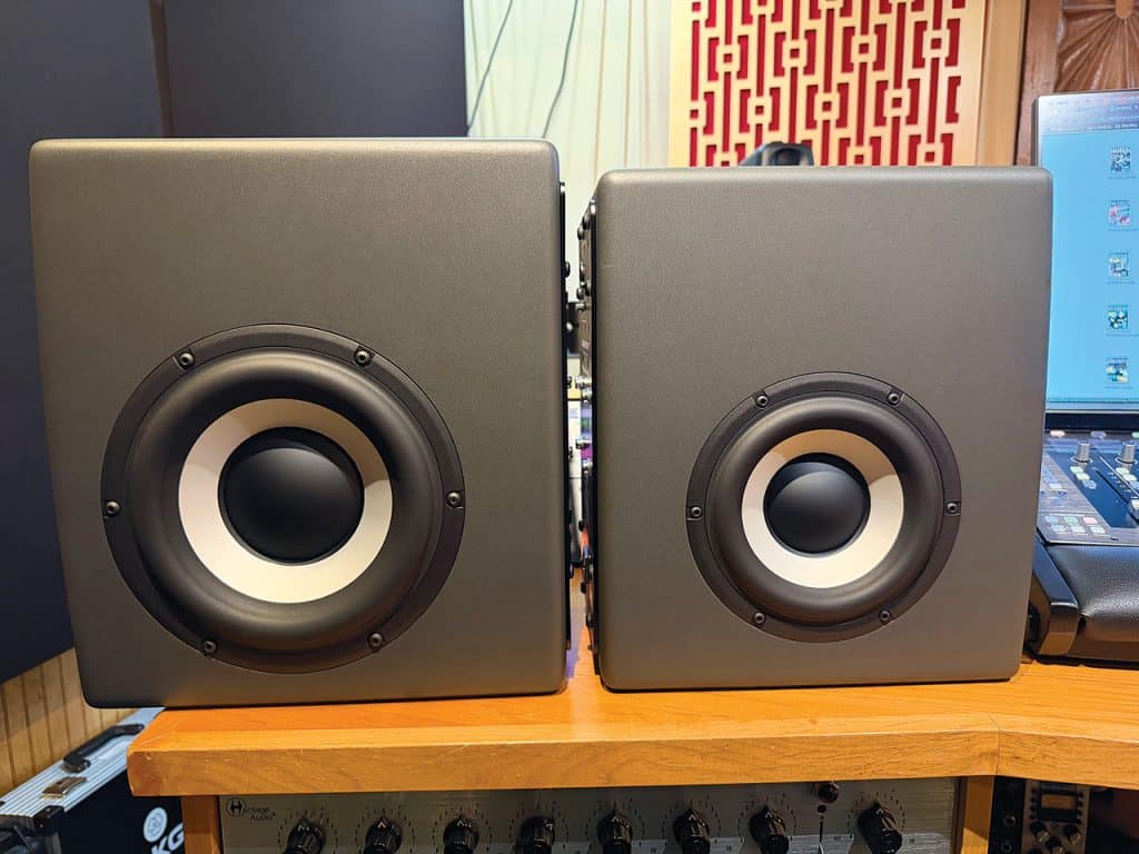 Barefoot Sound Footprint Side-By-Side (Side)