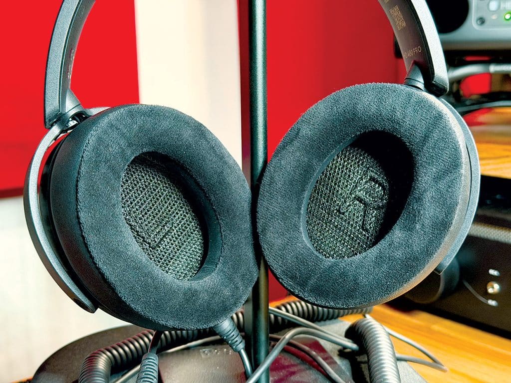 Closeup Sennheiser HD 480Pro inside