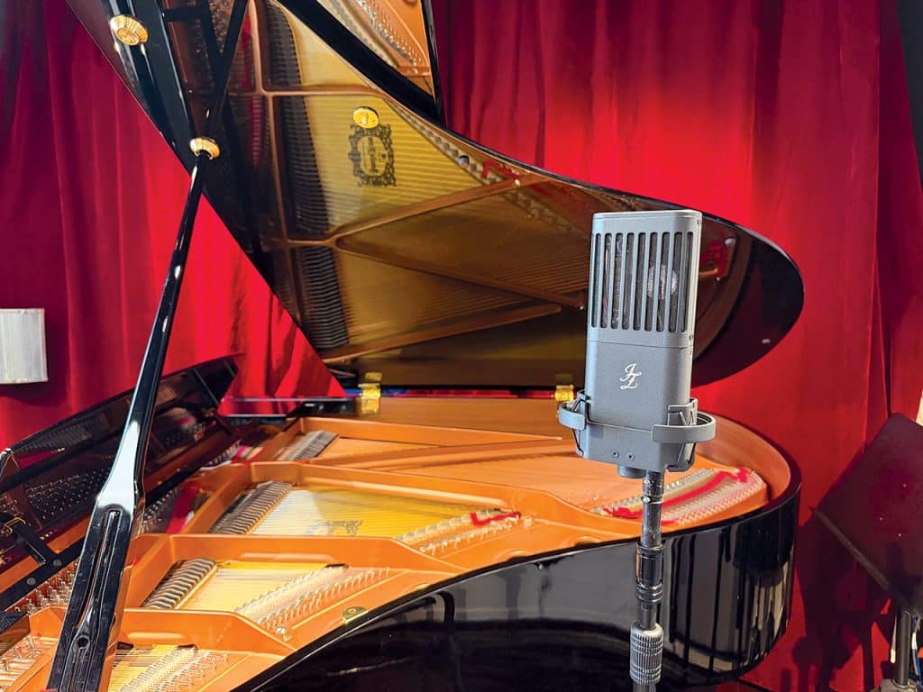 JZ Microphone MU-1 miking a piano