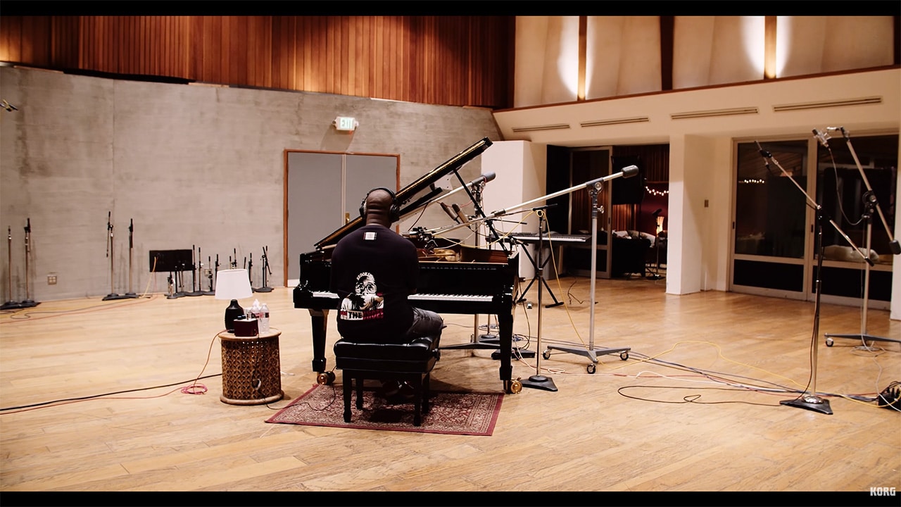 Robert Glasper playing piano