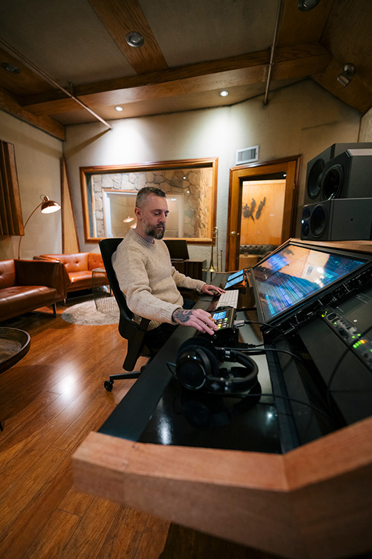 Mikaelin ‘Blue’ BlueSpruce mixes on his Neumann KH 310 monitors